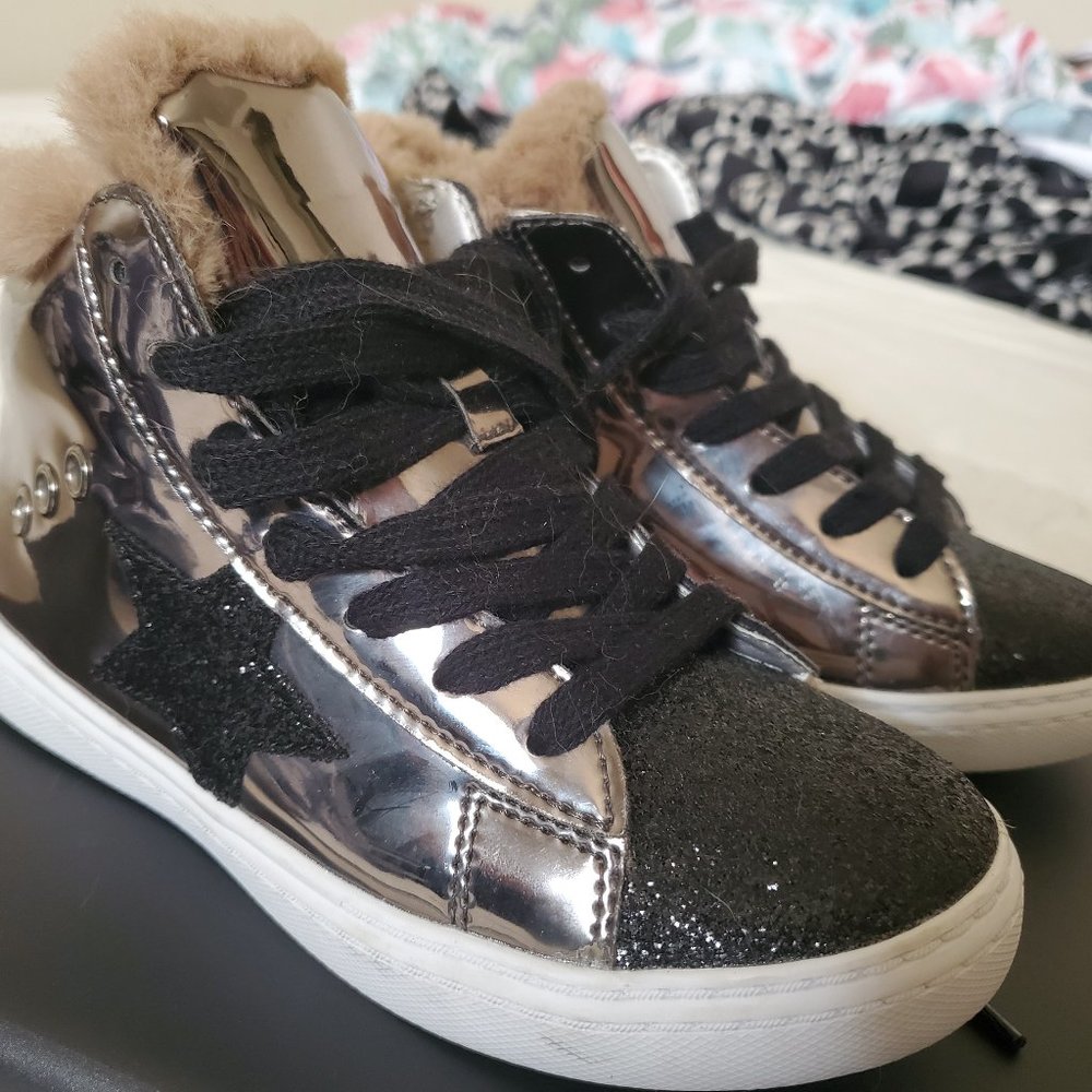 High top, furlined shoes for girls